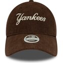 mutsid-kumer-pruun-reguleeritav-9twenty-cord-script-new-york-yankees-mlb-new-era