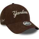 mutsid-kumer-pruun-reguleeritav-9twenty-cord-script-new-york-yankees-mlb-new-era