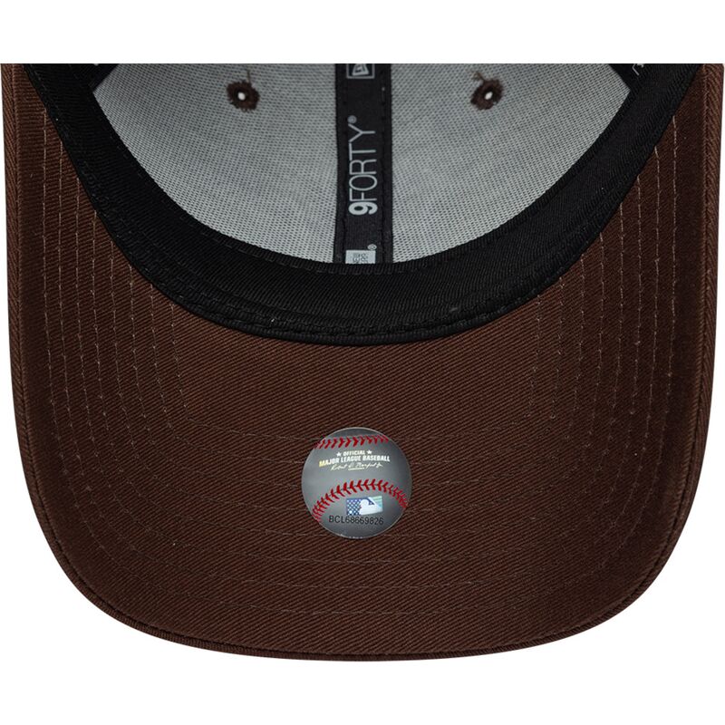 mutsid-kumer-pruun-reguleeritav-9forty-league-essential-new-york-yankees-mlb-new-era