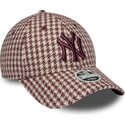 mutsid-kumer-punane-reguleeritav-9forty-m-crown-houndstooth-new-york-yankees-mlb-new-era
